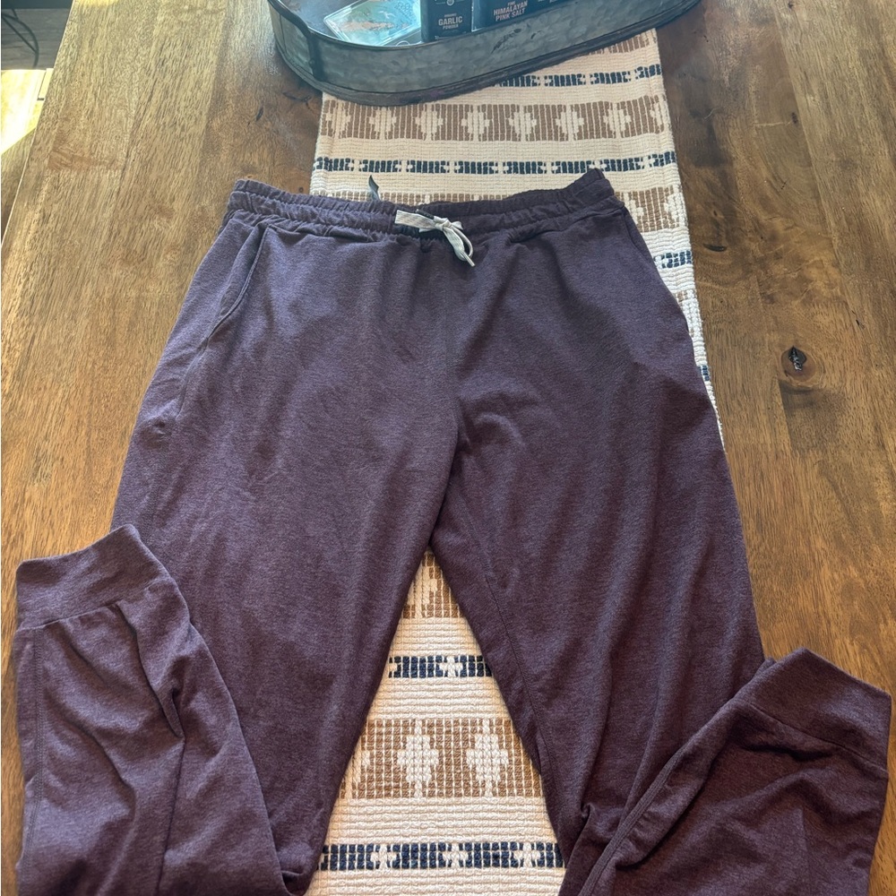 Vuori women’s small performance jogger dreamknit